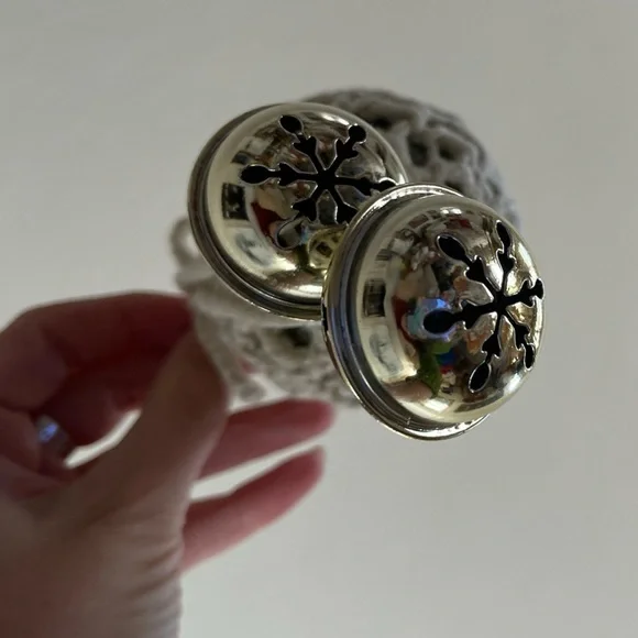 CROCHETED FARMHOUSE CHRISTMAS ORNAMENT - Picture 4 of 12